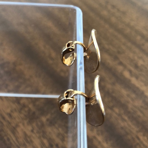 Vintage Avon curved disc spring clip on  earrings gold tone - Picture 6 of 16